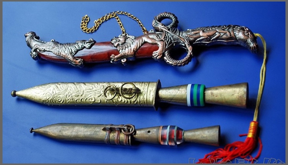 蒙古刀的刀鞘和刀柄可用银制,牛角制,钢制或木头等